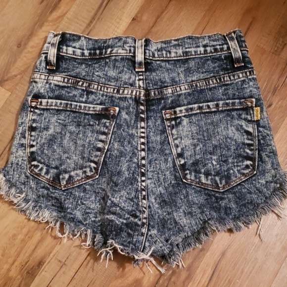 Shorts - Picture 2 of 4